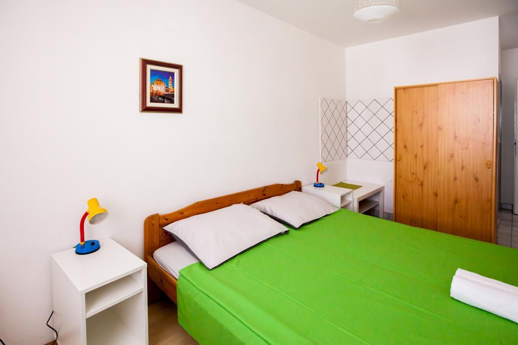 Friendly People'S Guest House زادار المظهر الخارجي الصورة