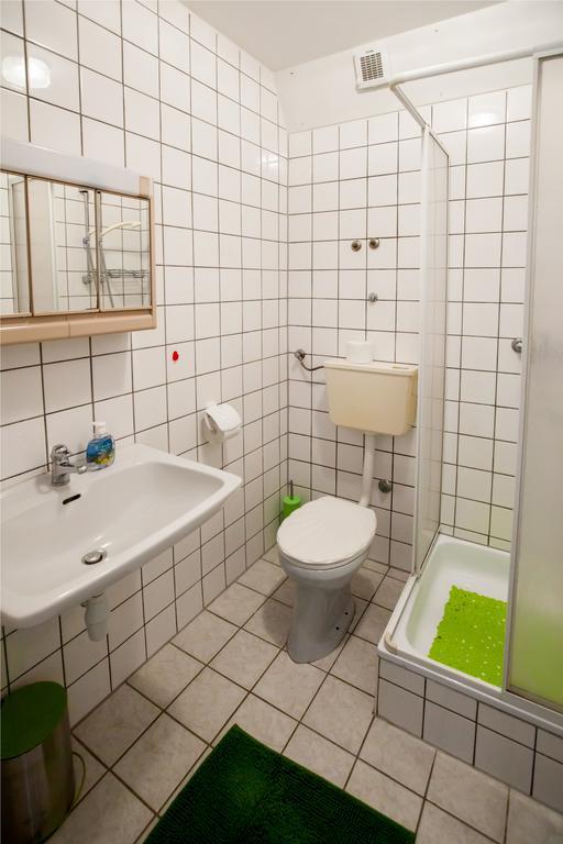 Friendly People'S Guest House زادار المظهر الخارجي الصورة