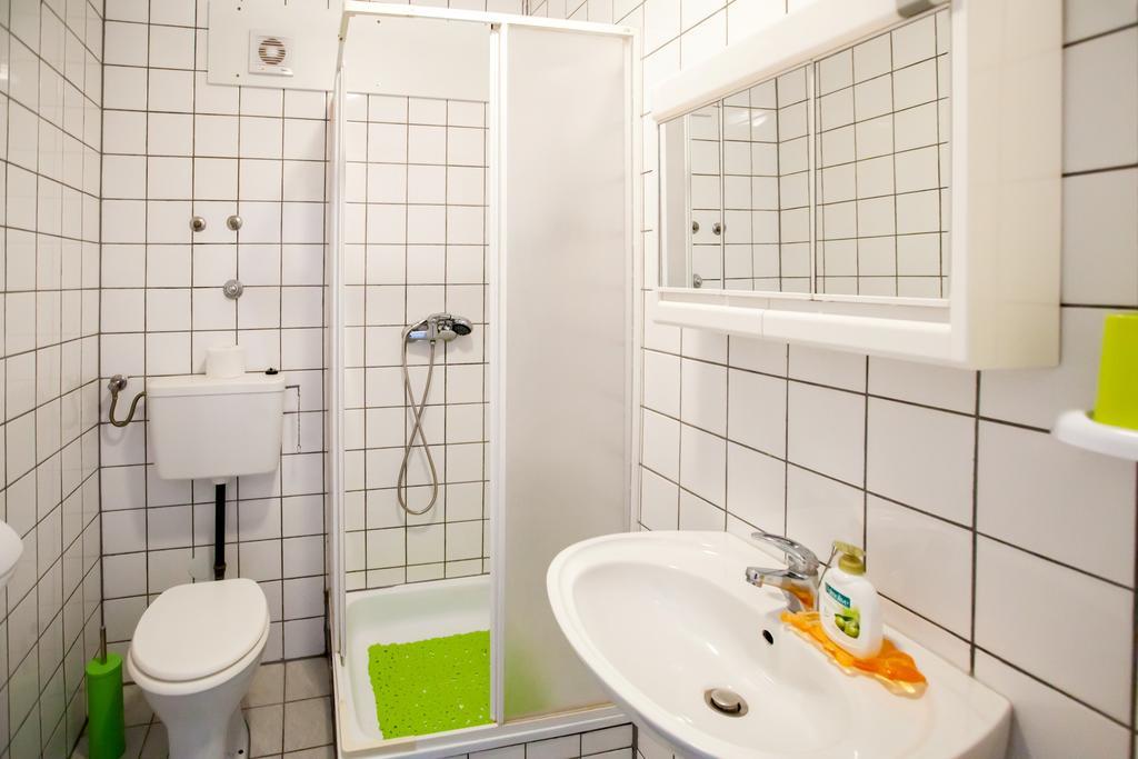 Friendly People'S Guest House زادار المظهر الخارجي الصورة